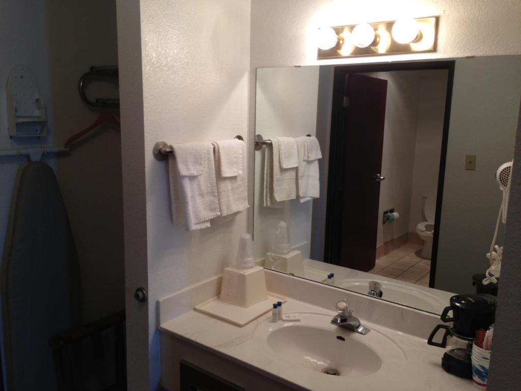 Brentwood Inn & Suites 홉스 외부 사진